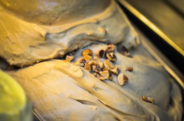 Lezzetli İtalyan dondurması ve taze meyveler