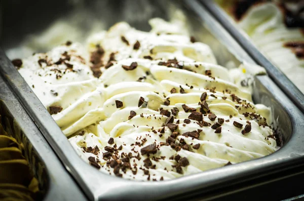 이탈리아 아이스크림 과일을 곁들인 맛있는 — 스톡 사진