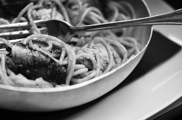 Smakelijke Italiaanse Pasta Schotel Met Verse Zeevruchten Groenten Spaghetti — Stockfoto