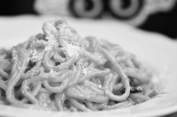 Νόστιμο Ιταλικό Πιάτο Ζυμαρικών Σάλτσα Καρμπονάρα — Φωτογραφία Αρχείου