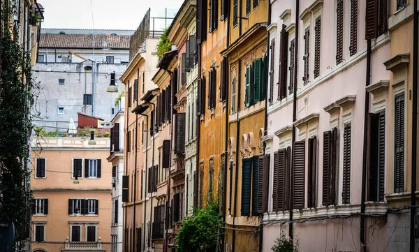 Roma 'nın tarihi sokaklarına yakından bakın.