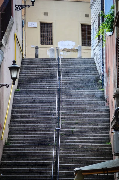 ローマの歴史的通りの近景 — ストック写真