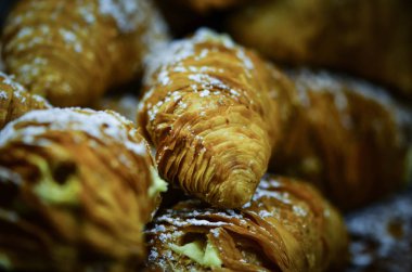 Lezzetli İtalyan pastası ve mini kekler