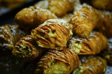 Lezzetli İtalyan pastası ve mini kekler