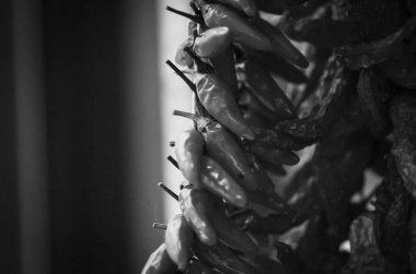 taze sebzeler - biber yerel İtalyan pazarında yakın görüş