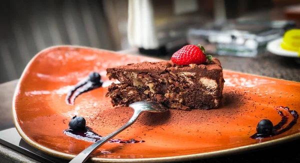 Hemgjord Chokladkaka Med Färska Jordgubbar — Stockfoto