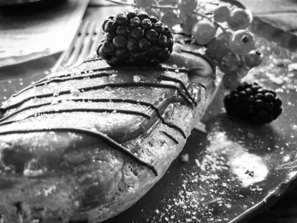 Delicioso Mini Bolo Caseiro Com Frutas Frescas — Fotografia de Stock