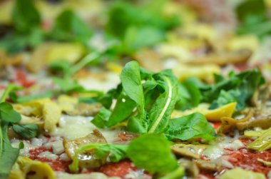 Lezzetli İtalyan pizzası. Taze malzemelerle yakın plan.