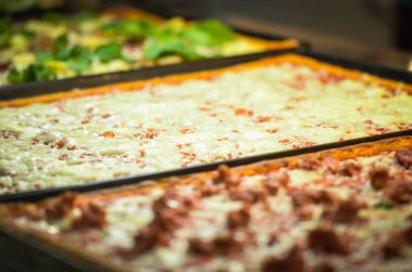 Lezzetli İtalyan pizzası. Taze malzemelerle yakın plan.