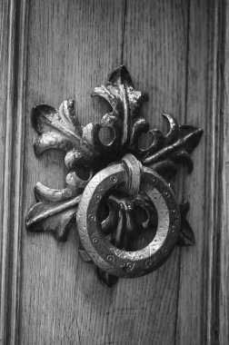 Firenze 'nin tarihi sokaklarında eski kapılar kapanıyor.