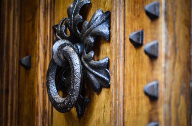 Firenze 'nin tarihi sokaklarında eski kapılar kapanıyor.