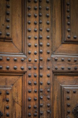 Firenze 'nin tarihi sokaklarında eski kapılar kapanıyor.