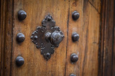 Firenze 'nin tarihi sokaklarında eski kapılar kapanıyor.