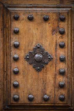 Firenze 'nin tarihi sokaklarında eski kapılar kapanıyor.