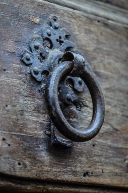 Firenze 'nin tarihi sokaklarında eski kapılar kapanıyor.