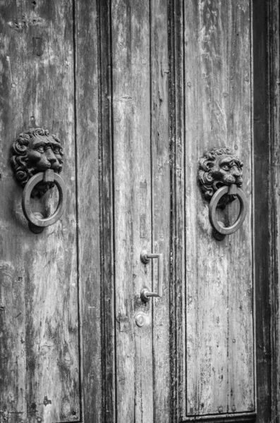 Παλιές Πόρτες Κλείστε Θέα Εντός Των Ιστορικών Δρόμων Της Firenze — Φωτογραφία Αρχείου