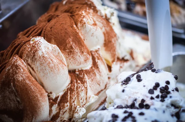 Vynikající Italská Zmrzlina Vtip Čerstvé Ovoce Mix Ořechů Semena Pistácie — Stock fotografie