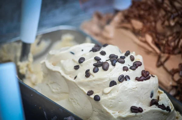 Vynikající Italská Zmrzlina Vtip Čerstvé Ovoce Mix Ořechů Semena Pistácie — Stock fotografie