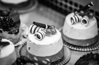 Taze malzemeli ve meyveli lezzetli mini kekler