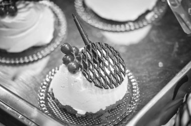 Taze malzemeli ve meyveli lezzetli mini kekler