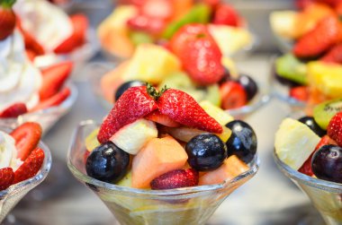 Taze malzemeli ve meyveli lezzetli mini kekler