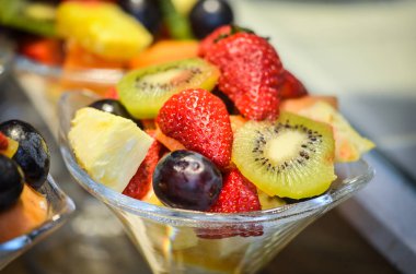 Taze malzemeli ve meyveli lezzetli mini kekler