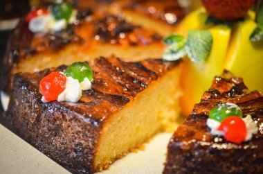 Taze malzemeli ve meyveli lezzetli mini kekler