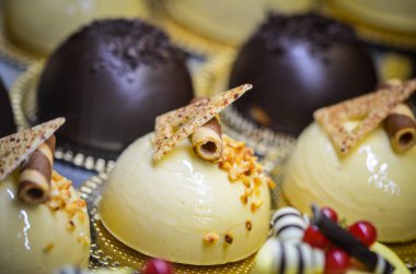 Taze malzemeli ve meyveli lezzetli mini kekler