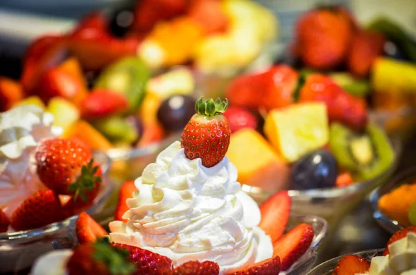 Saborosos Mini Bolos Com Ingredientes Frescos Frutas — Fotografia de Stock