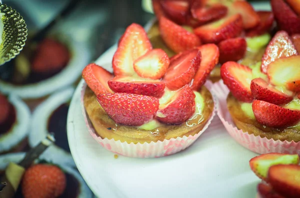 Tasty Mini Cakes Fresh Ingredients Fruits — Stock Photo, Image