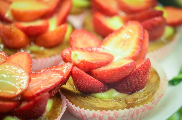 Sabrosos Mini Pasteles Con Ingredientes Frescos Frutas — Foto de Stock