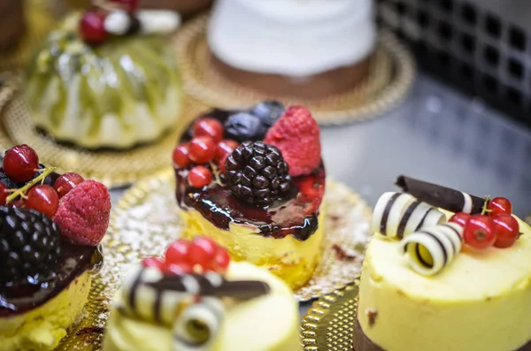 Tasty Mini Cakes Fresh Ingredients Fruits — Stock Photo, Image