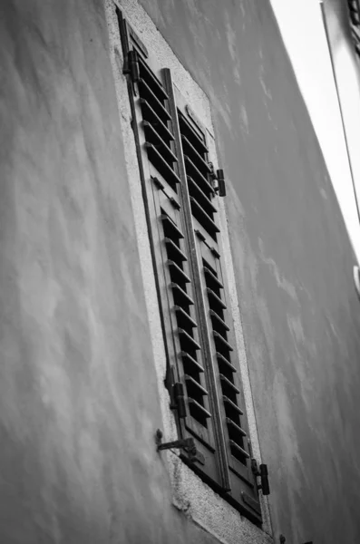Nahaufnahme Der Historischen Gebäude Von Triest Alte Fenster Alte Fassade — Stockfoto