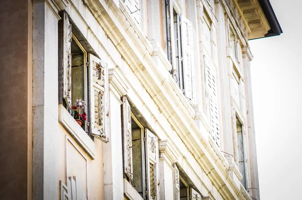 Close View Historical Buildings Trieste Old Windows Old Facade Old — Stock Photo, Image