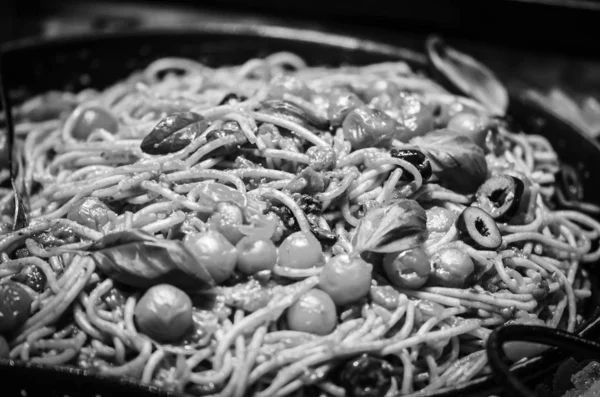 Italiaanse Pasta Mengen Met Verse Groenten Tomaten Broccoli Champignons Room — Stockfoto