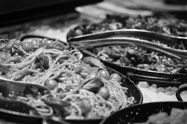 Italiaanse Pasta Mengen Met Verse Groenten Tomaten Broccoli Champignons Room — Stockfoto