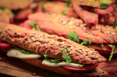 Lezzetli taze İtalyan panini & başlangıçları