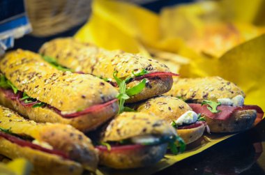 Lezzetli taze İtalyan panini & başlangıçları