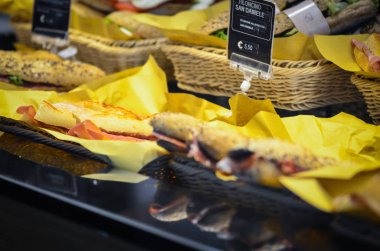Lezzetli taze İtalyan panini & başlangıçları