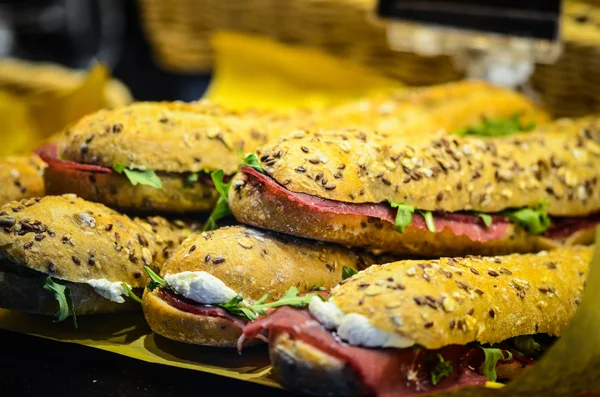 Gustosi Panini Antipasti Freschi Italiani — Foto Stock