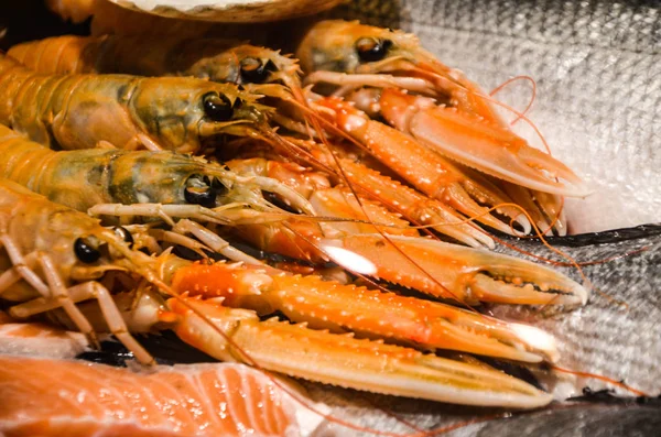 ปลาสดและอาหารทะเล — ภาพถ่ายสต็อก
