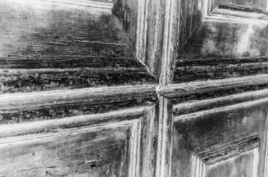 Tarihi Venedik sokaklarında antik kapılar kapanıyor.