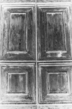 Tarihi Venedik sokaklarında antik kapılar kapanıyor.