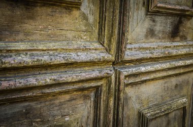 Tarihi Venedik sokaklarında antik kapılar kapanıyor.