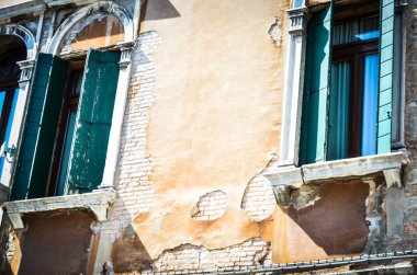 Venedik caddelerini kapatın. 