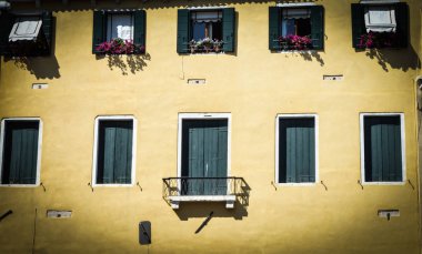 Venedik caddelerini kapatın. 