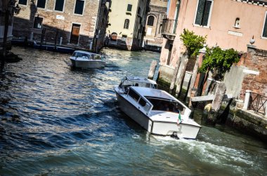 Venedik caddelerini kapatın. 