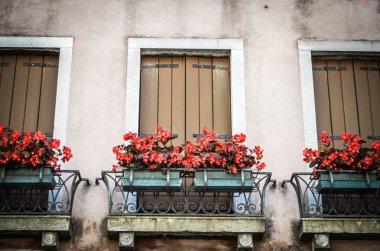 Venedik caddelerini kapatın. 