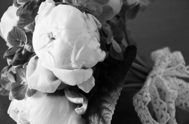 muhteşem pastel şakayık ve yeşil Hortense buketi