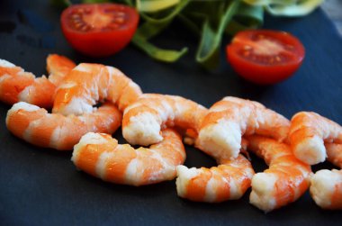 Taze karides ve vişneli domatesler...